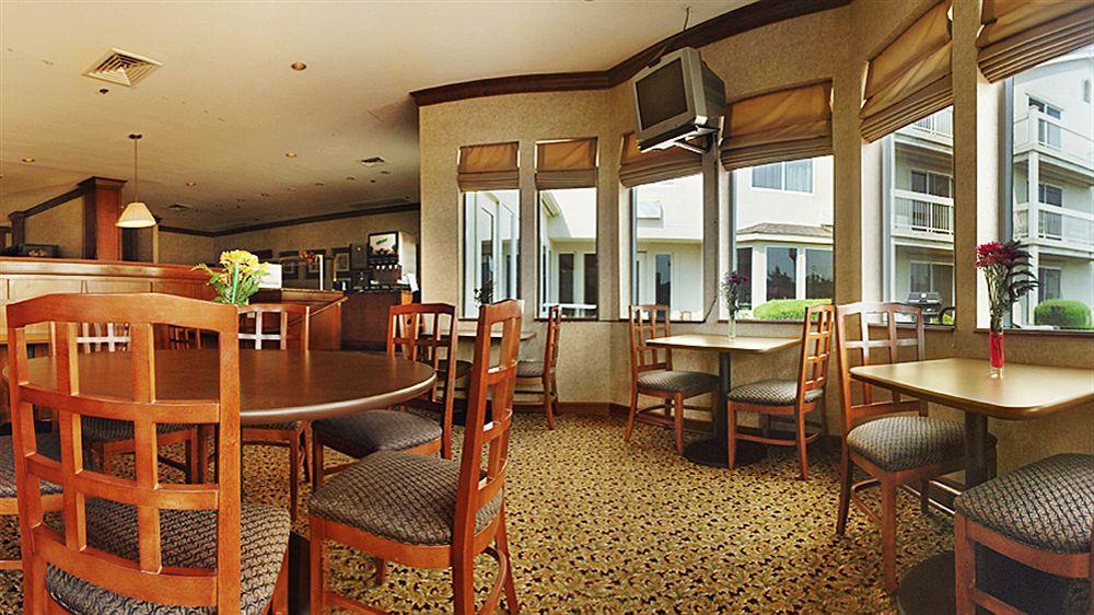 Days By Wyndham St. Louis/westport Mo