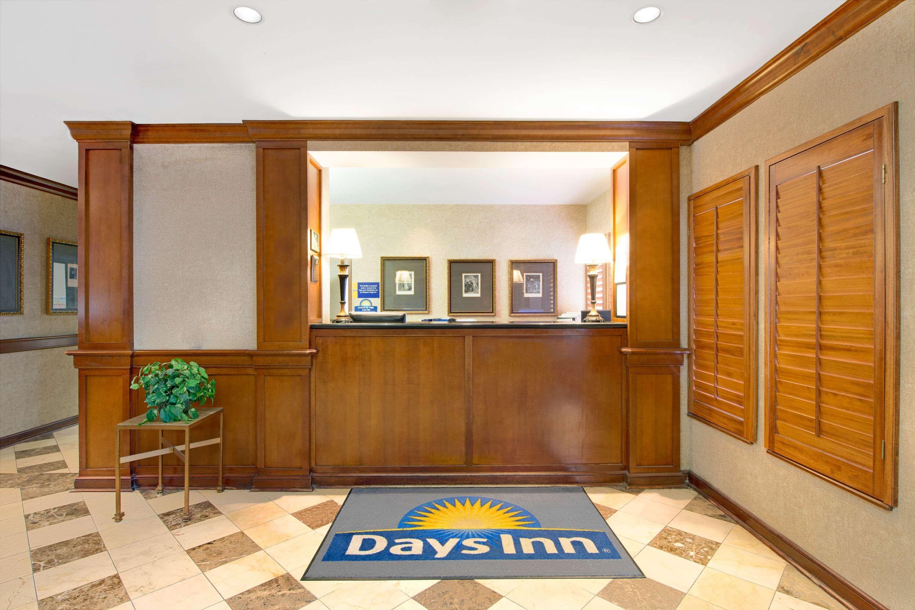 Days By Wyndham St. Louis/westport Mo Hotel