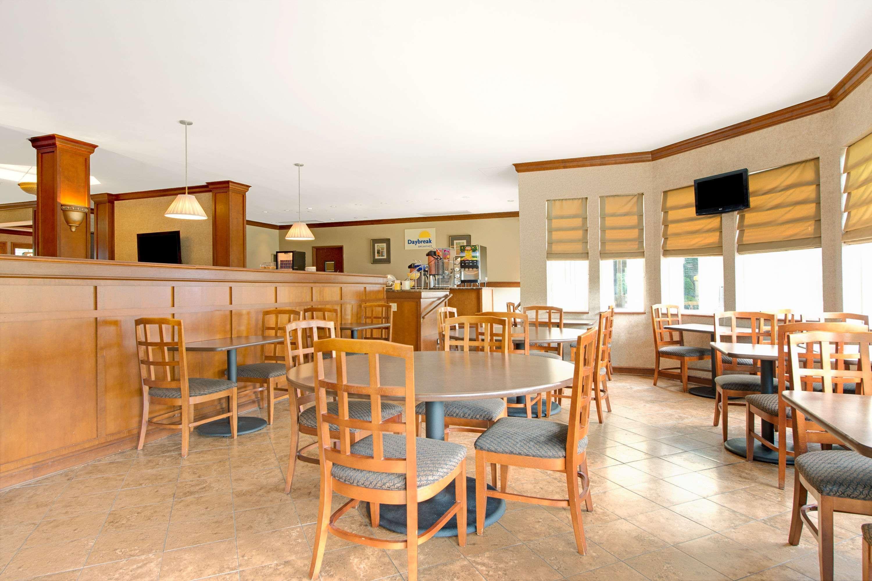 Days By Wyndham St. Louis/westport Mo 2* Maryland Heights