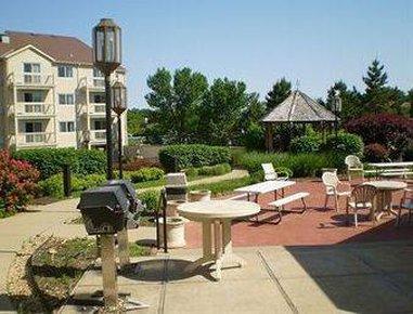 Days By Wyndham St. Louis/westport Mo