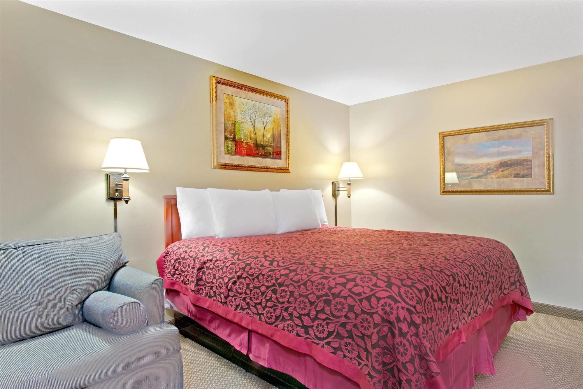 Days By Wyndham St. Louis/westport Mo Hotel 2*