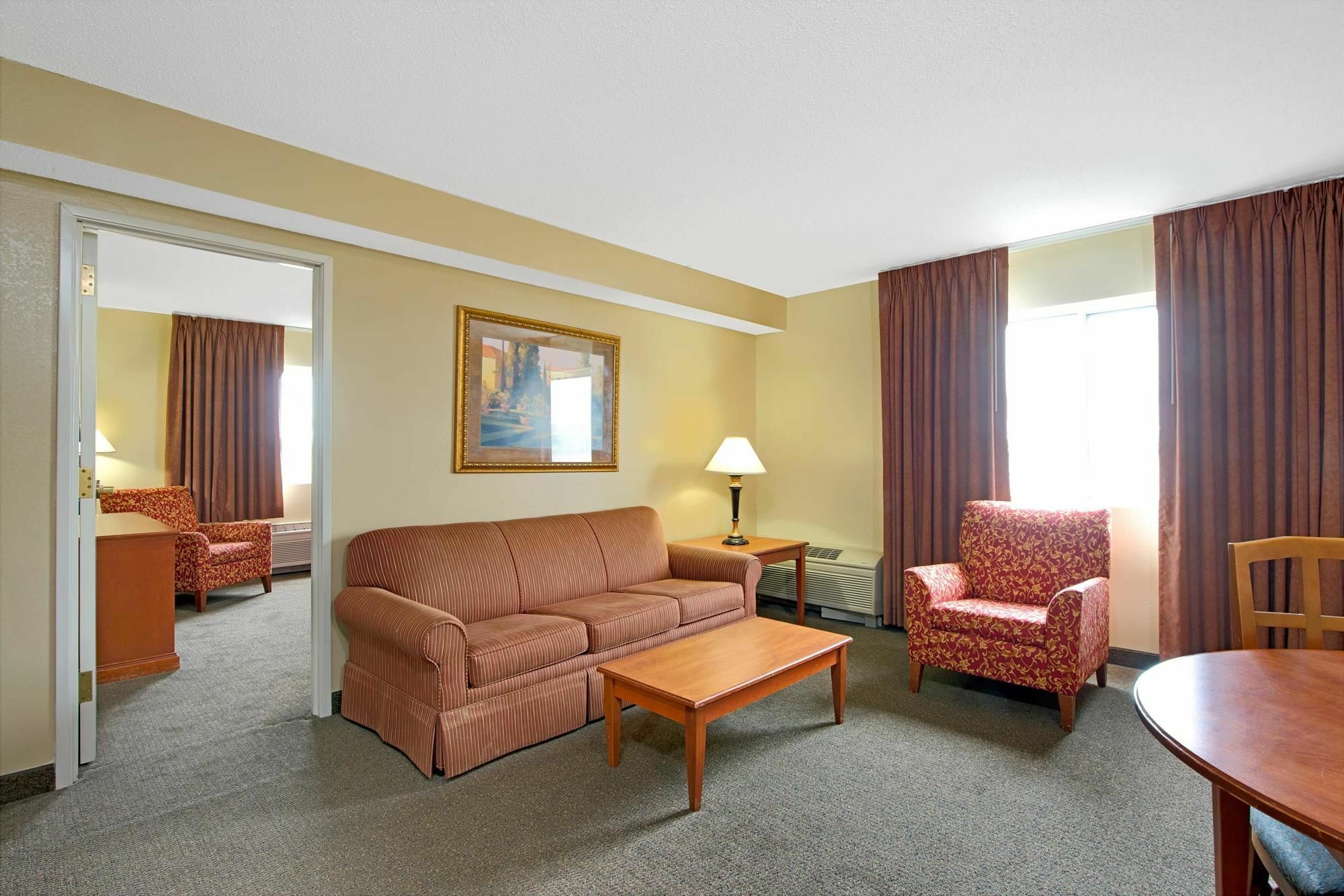 Days By Wyndham St. Louis/westport Mo Hotel Maryland Heights